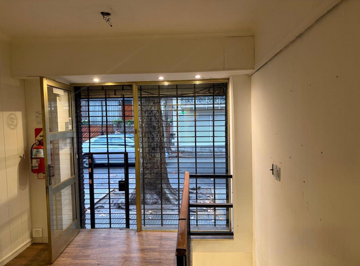 Foto de Venta local a la calle con sótano Belgrano, imagen 5