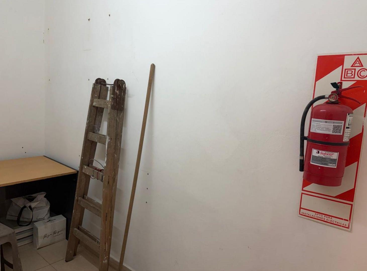 Foto de Venta local a la calle con sótano Belgrano, imagen 3