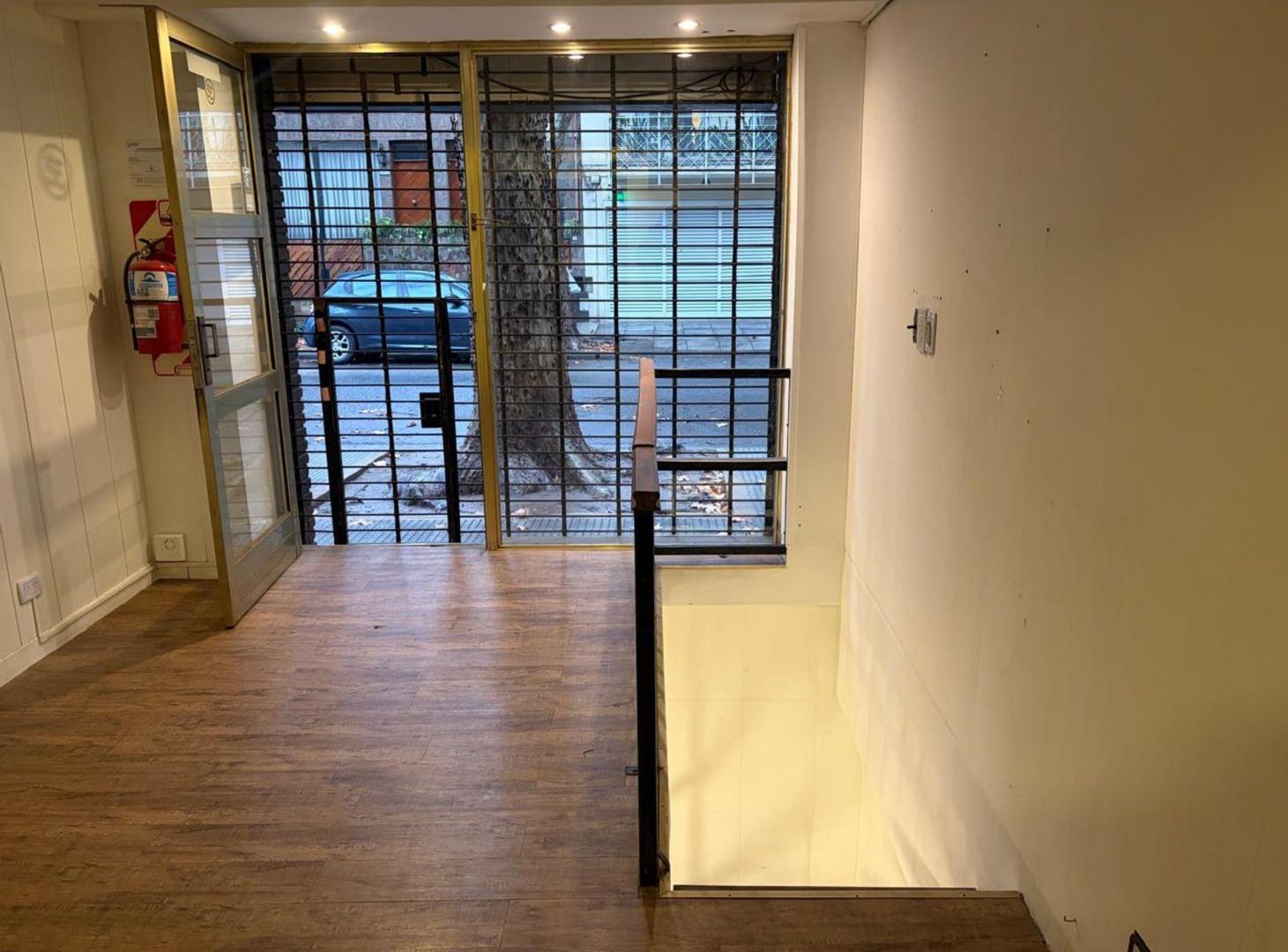 Foto de Venta local a la calle con sótano Belgrano, imagen 1