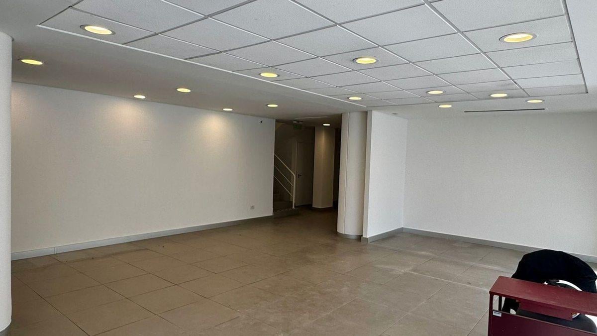 Foto de ALQUILER LOCAL COMERCIAL EN ESQUINA - EX BANCO, imagen 3