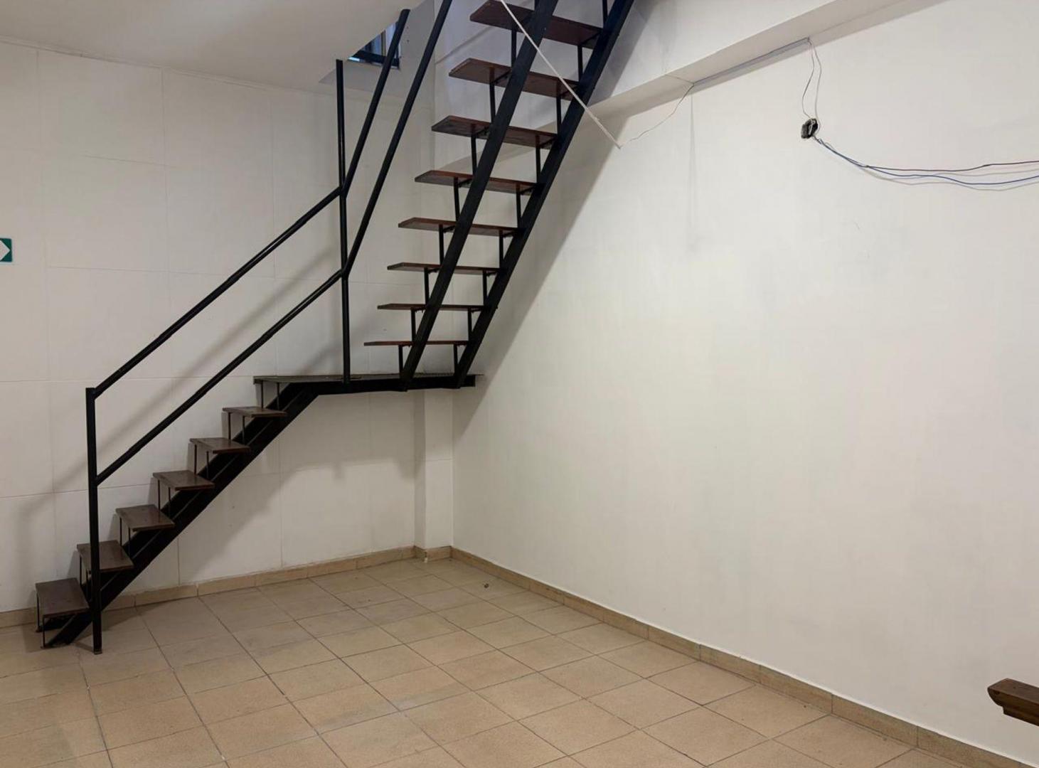 Foto de Venta local a la calle con sótano Belgrano, imagen 4