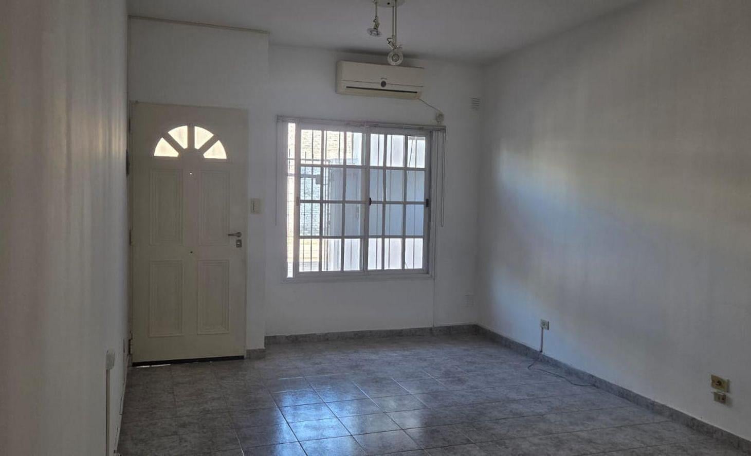 Foto de ALQUILER PH 2 AMBIENTES S/EXPENSA EN VILLA REAL, imagen 2