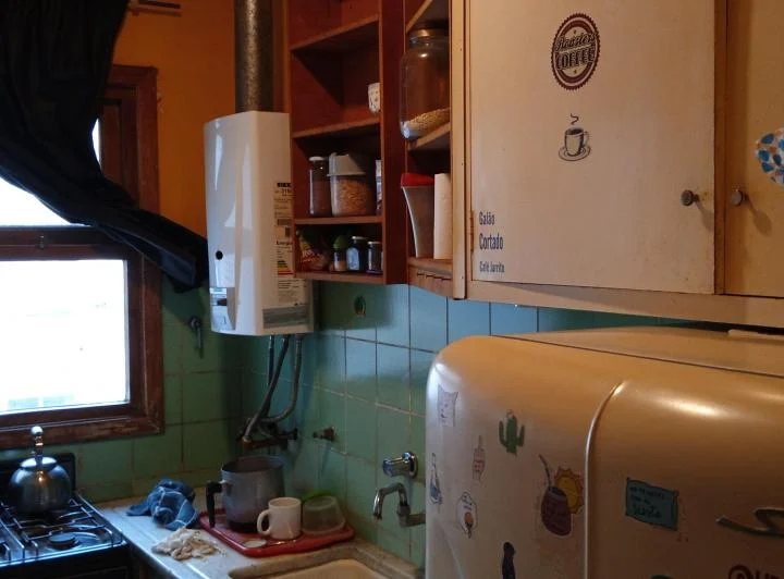 Alquilo dpto, 24 meses, contrafrente luminoso cocina separada semi amoblad 5