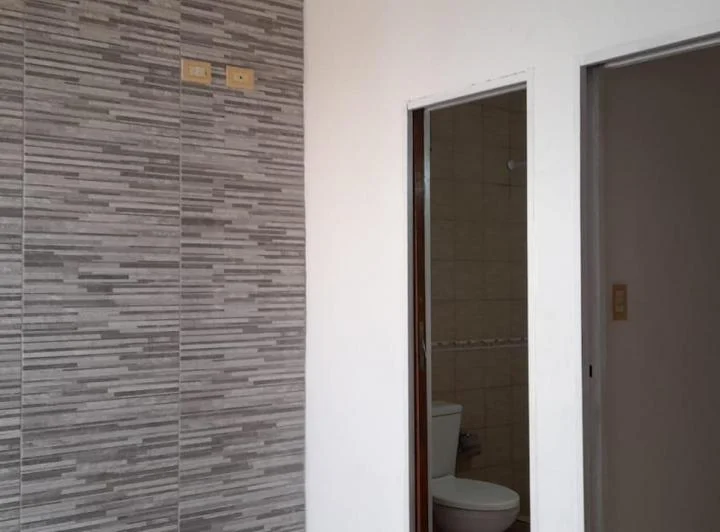 Alquiler de departamento 2 ambientes con patio y sin expensas en Wilde 4