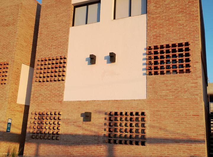 ALQUILER - MODERNO DEPARTAMENTO EN PLANTA BAJA CON AMPLIOS ESPACIOS Y COCHERA 3