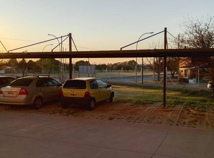 ALQUILER - MODERNO DEPARTAMENTO EN PLANTA BAJA CON AMPLIOS ESPACIOS Y COCHERA 2