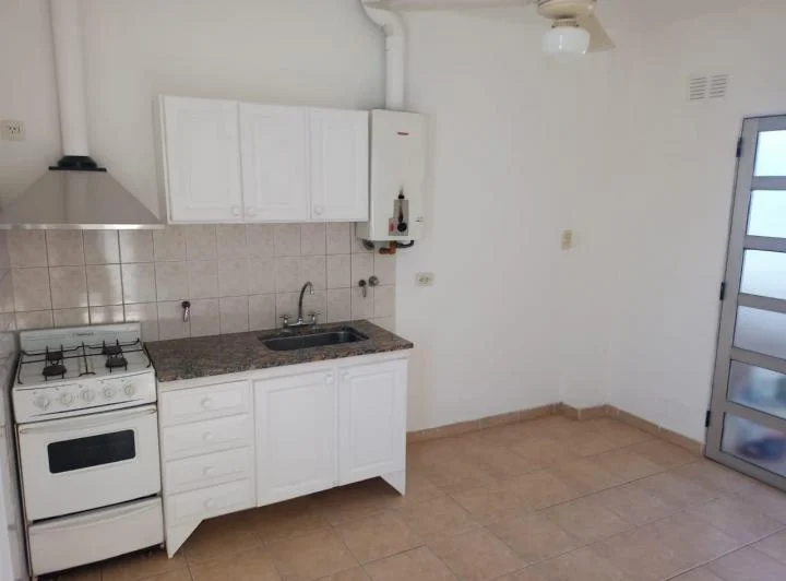 Alquilo Dpto de 1 dormitorio en calle 66 e/ 117 y 118 La Plata 3