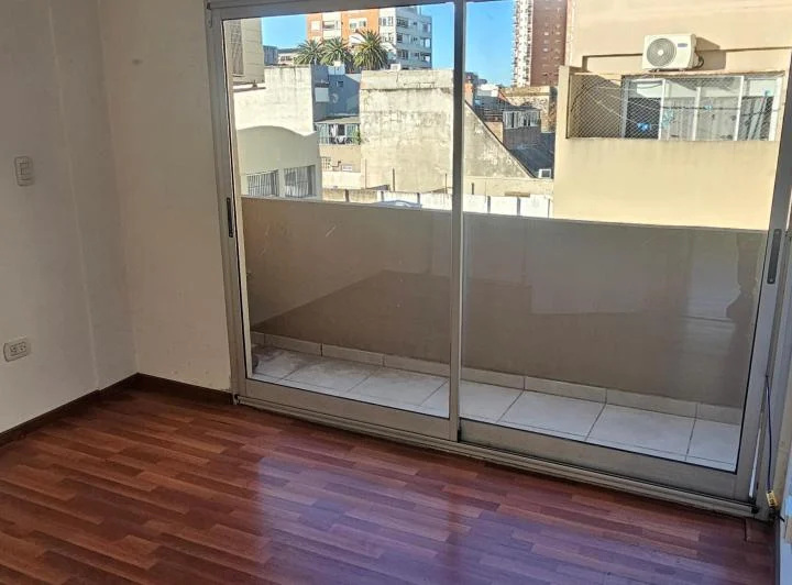 Se alquila depto 3 ambientes con cochera y terraza 3