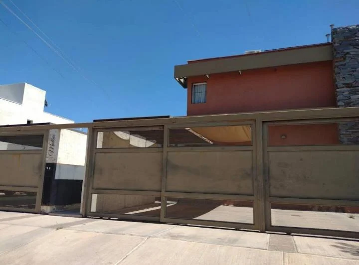 DEPARTAMENTO PRIMER PISO EN COMPLEJO CERRADO FRENTE ARENA MAIPU 5