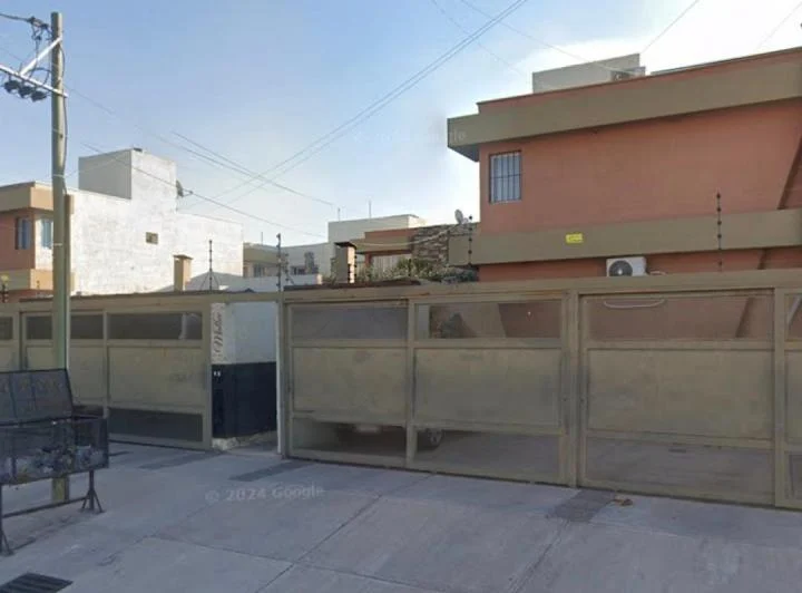 DEPARTAMENTO PRIMER PISO EN COMPLEJO CERRADO FRENTE ARENA MAIPU 2
