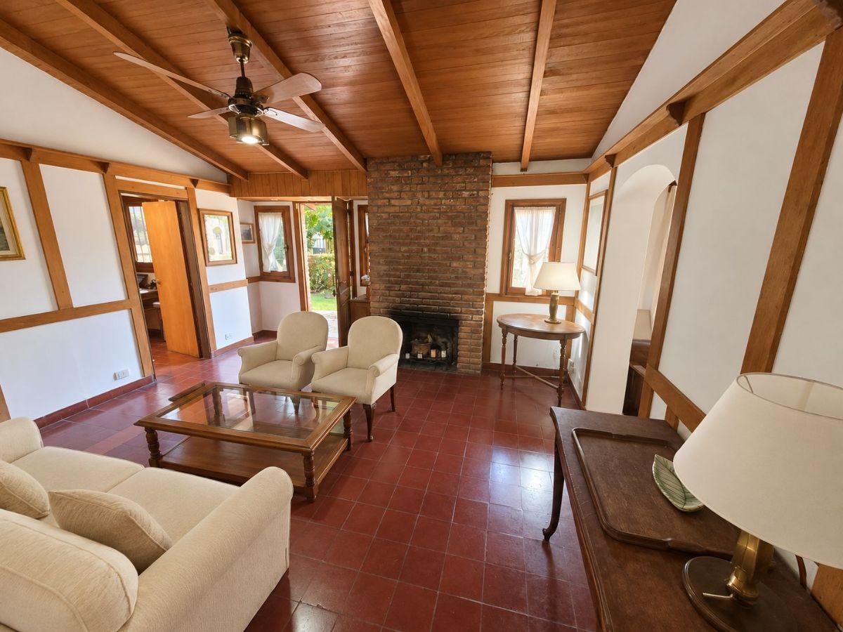 Foto de Casa con gran jardín y potencial, en excelente zona de Acassuso, imagen 2