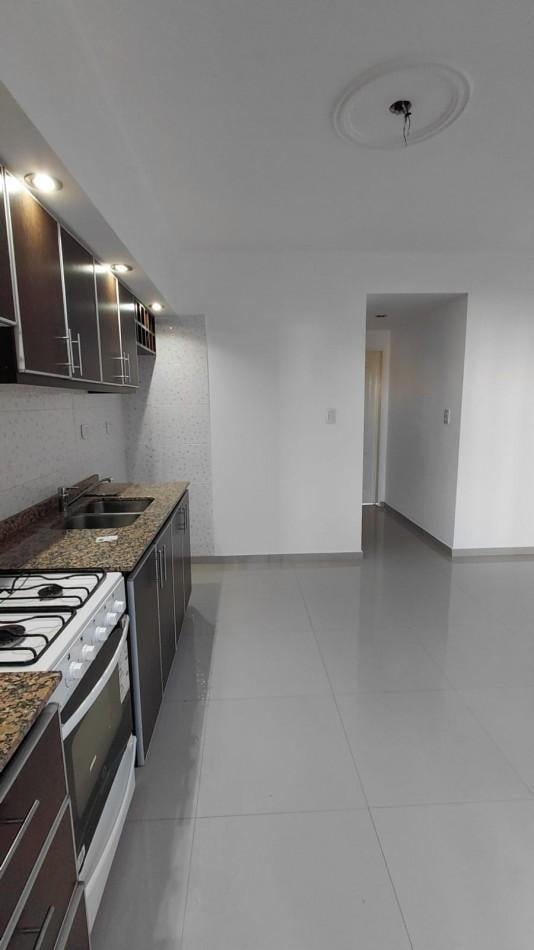 Departamento de 2 ambientes en alquiler en Villa Luzuriaga.