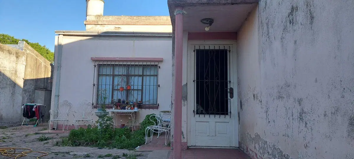 HERMOSA CASA EN VENTA EN LA MAS LINDA CUADRA DEL PUEBLO RAWSON - BS AS 2