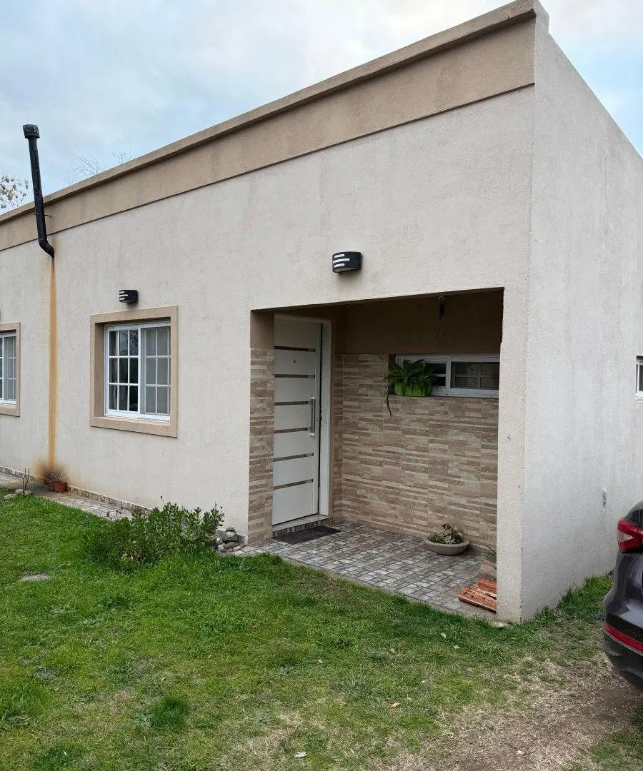 VENTA CASA EN RAWSON PCIA. BS AS CASI A ESTRENAR 1