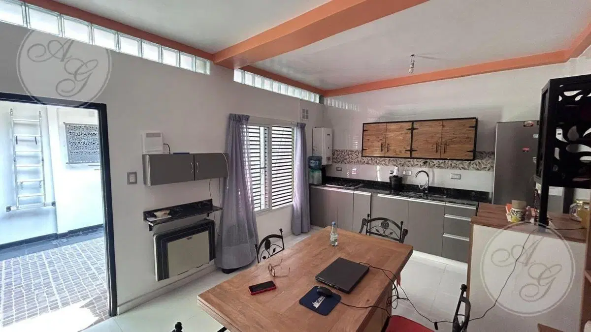 VENTA HERMOSO PH EN COLEGIALES - CABA 3