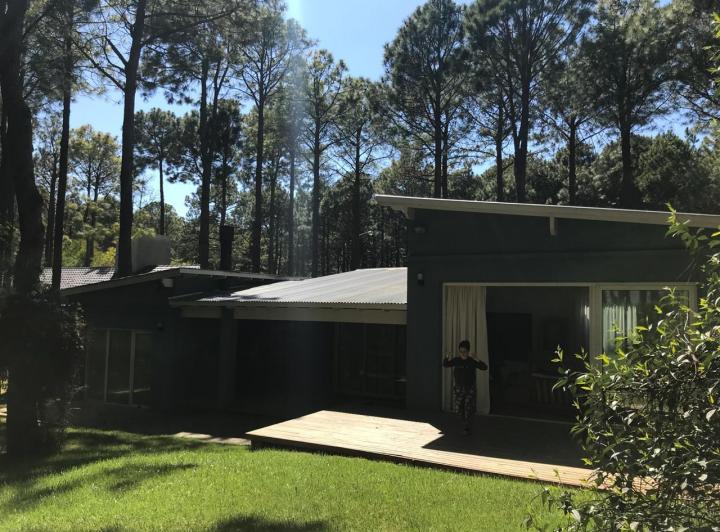 Hermosa Casa En Alquiler Mes De Enero En La Zona Norte De Pinamar. 4 Dormitorios 3