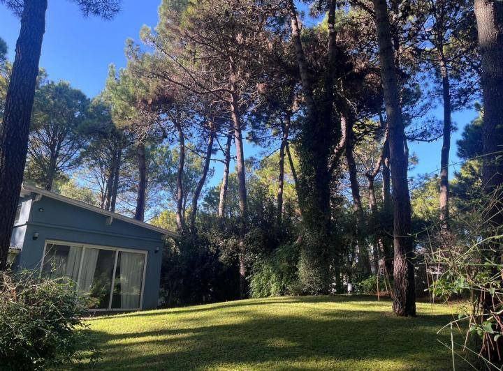 Hermosa Casa En Alquiler Mes De Enero En La Zona Norte De Pinamar. 4 Dormitorios 2