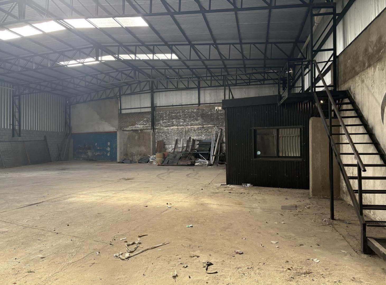 Foto de Galpón Industrial 500 m² sobre Ruta 8 - Planta Libre - Grand Bourg, imagen 3