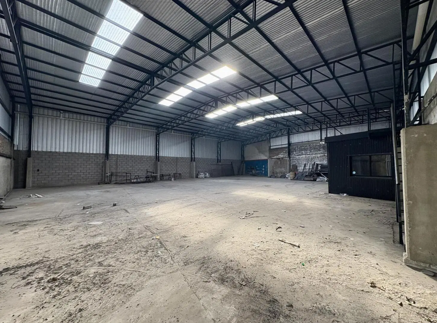 Galpón Industrial 500 m² sobre Ruta 8 - Planta Libre - Grand Bourg 4