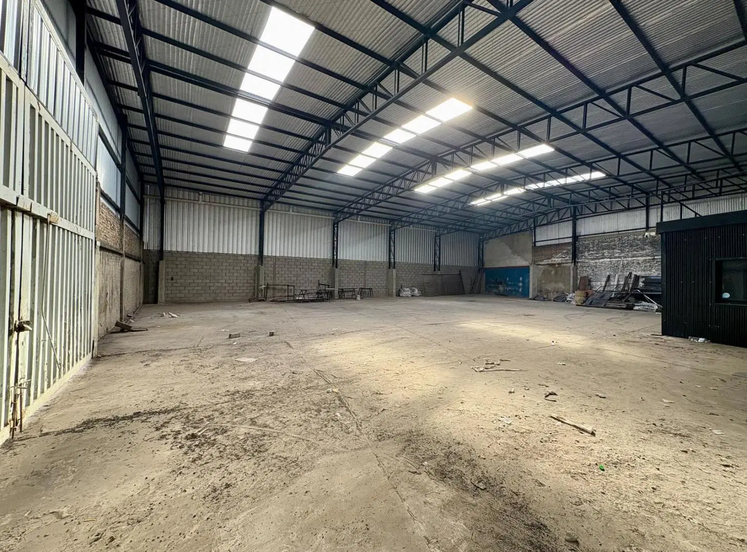 Galpón Industrial 500 m² sobre Ruta 8 - Planta Libre - Grand Bourg 2