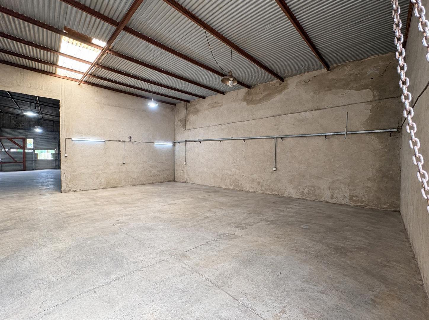 Foto de GALPÓN COMERCIAL 10 x 50 SOBRE AV. HIPÓLITO YRIGOYEN – GENERAL PACHECO, imagen 5