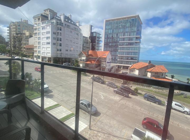Alquiler temporario con cochera frente al mar 5