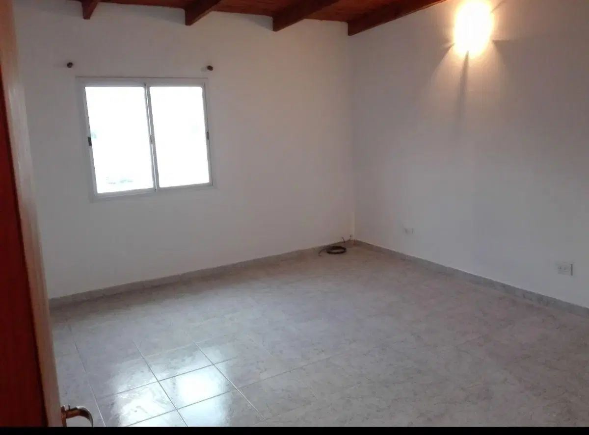 Departamento en alquiler. Excelente zona. General Roca 4