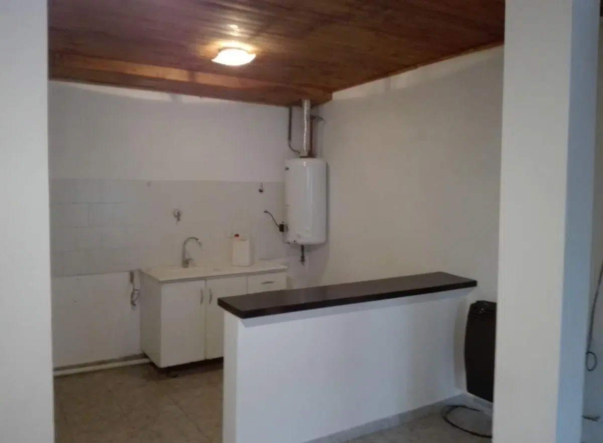 Departamento en alquiler. Excelente zona. General Roca 5