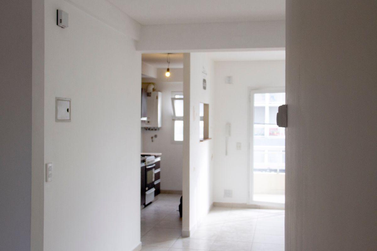 Foto de Departamento en venta. A una cuadra del mar. 54m2. Balcón. Cochera. Al, imagen 5