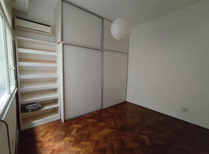 Depto 2 piso por escalera interno luminoso con patio y parrilla 3
