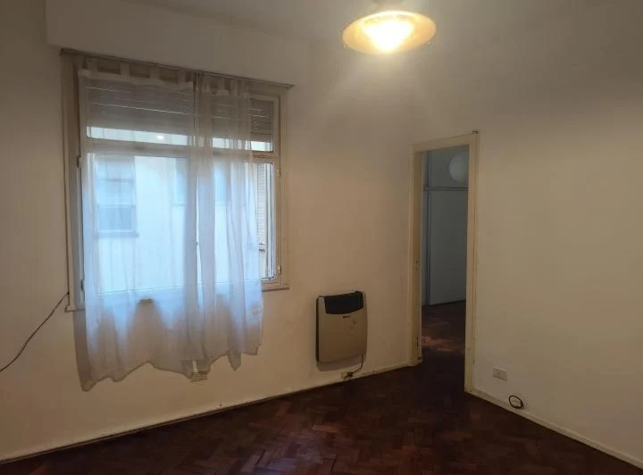Depto 2 piso por escalera interno luminoso con patio y parrilla 5