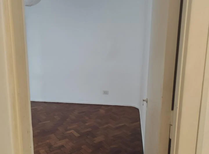 Depto 2 piso por escalera interno luminoso con patio y parrilla 2
