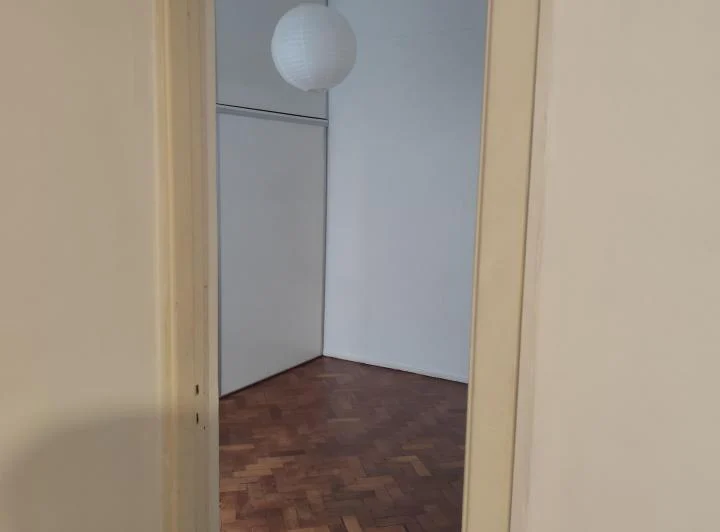 Depto 2 piso por escalera interno luminoso con patio y parrilla 4
