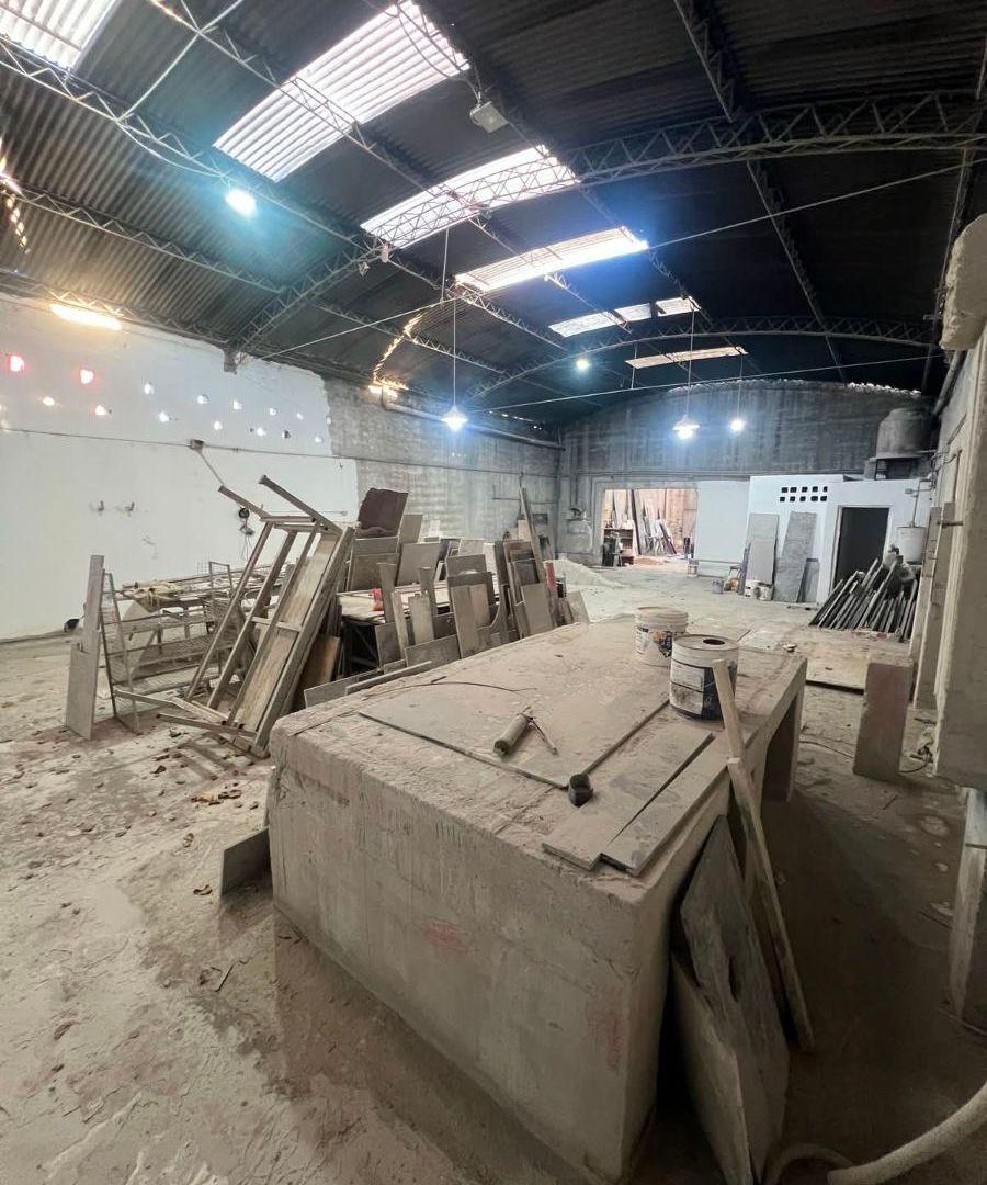 Foto de Galpón de 300 m² en alquiler a mts de Av. Colon y Sagrada familia, imagen 3