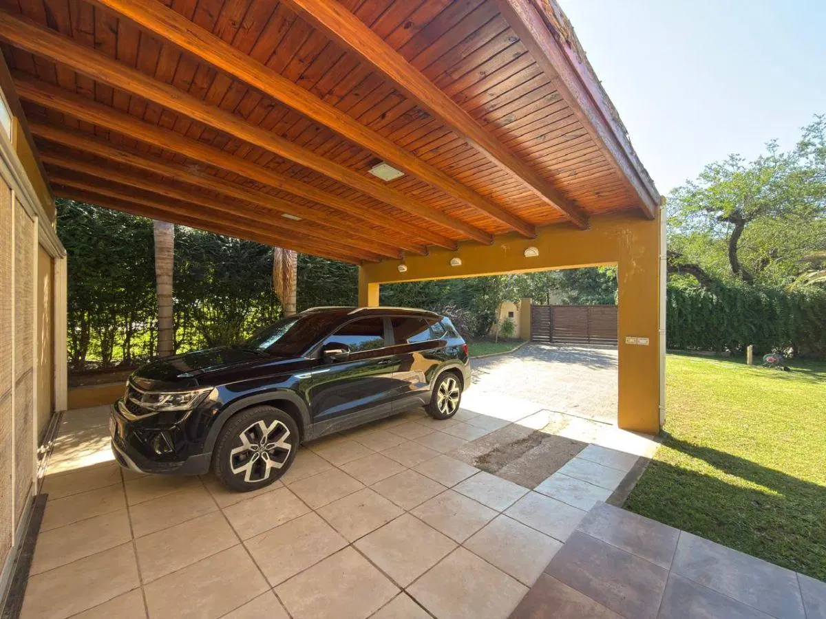 Espectacular casa con pileta y quincho | 3 dorm. | Villa Allende 5