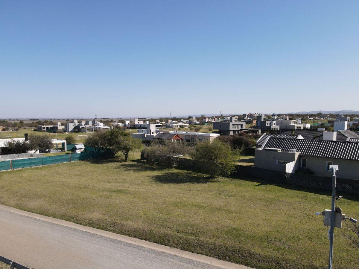 Foto de HERMOSO TERRENO ESQUINA 1.159M2 – BARRIO CERRADO LA CERCANIA, imagen 4