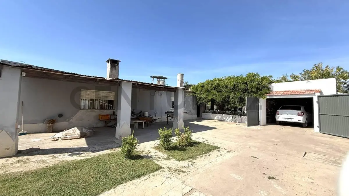 CASA 3 DORMITORIOS, 2 BAÑOS, AMPLIO TERRENO Y PILETA  VENADO TUERTO, SANTA FE 2