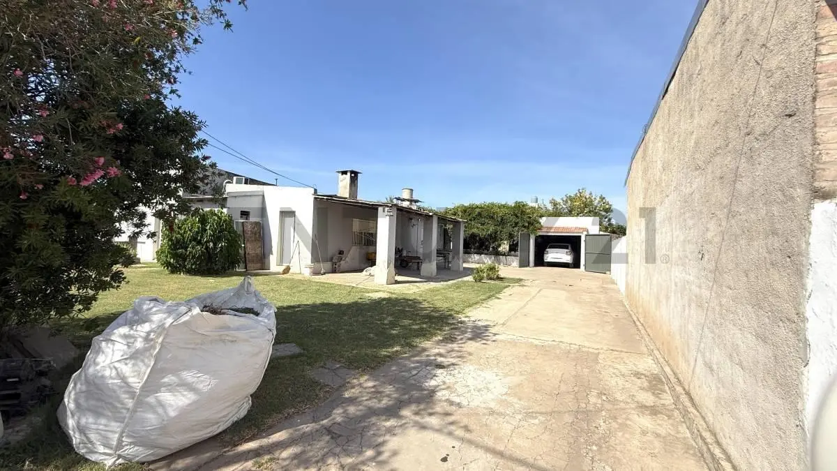 CASA 3 DORMITORIOS, 2 BAÑOS, AMPLIO TERRENO Y PILETA  VENADO TUERTO, SANTA FE 4