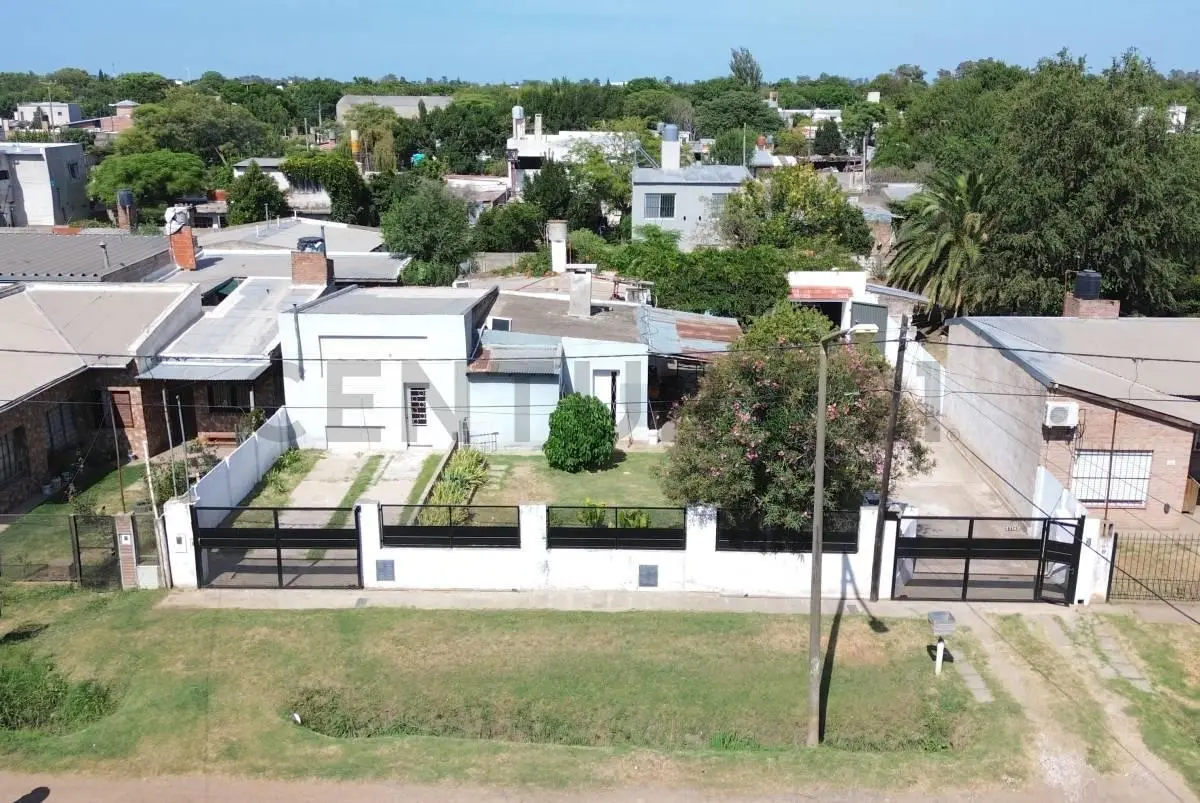 CASA 3 DORMITORIOS, 2 BAÑOS, AMPLIO TERRENO Y PILETA  VENADO TUERTO, SANTA FE 5
