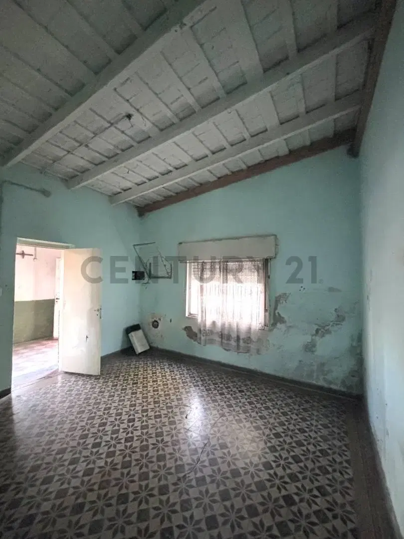 AMPLIO TERRENO CON CASA ANTIGUA A RECICLAR O DEMOLER 2