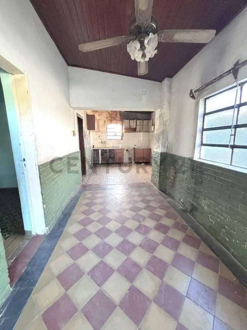 AMPLIO TERRENO CON CASA ANTIGUA A RECICLAR O DEMOLER 4