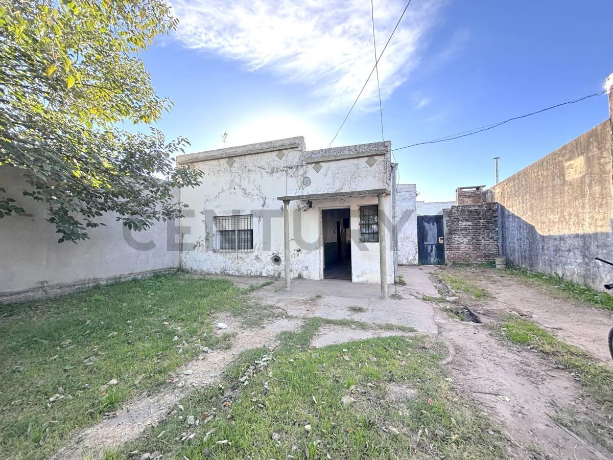 AMPLIO TERRENO CON CASA ANTIGUA A RECICLAR O DEMOLER