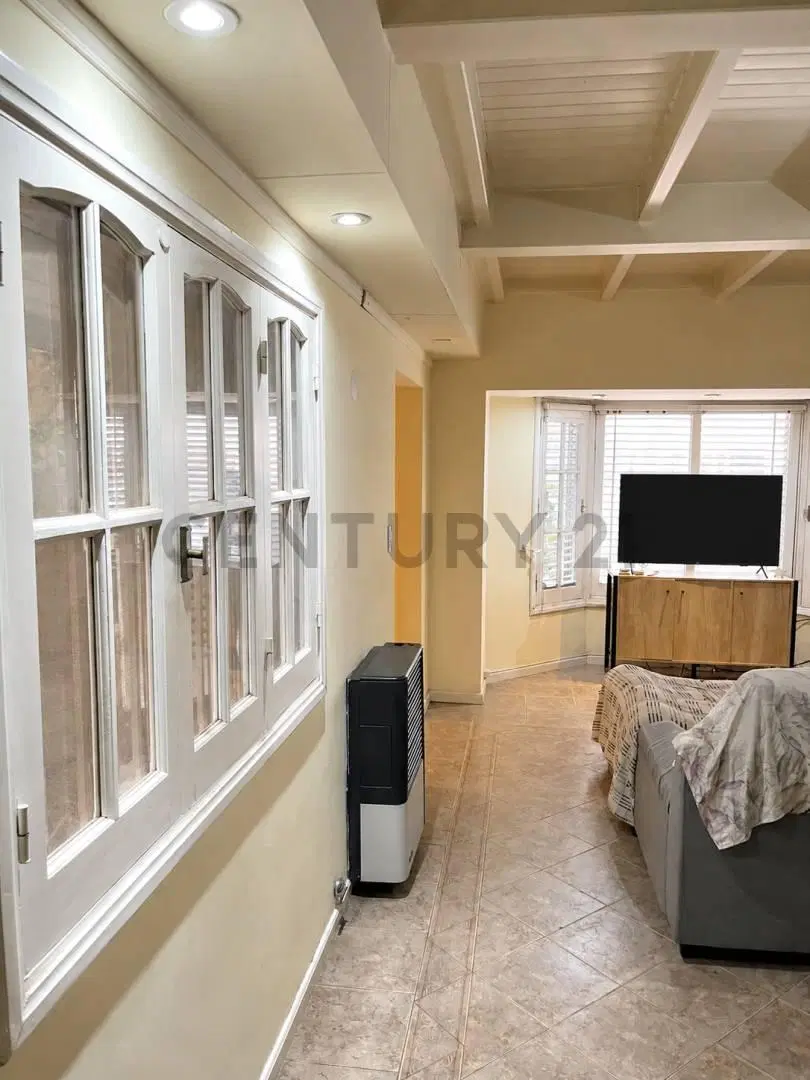 Casa de dos plantas con cochera cubierta en excelente zona de Venado Tuerto 4