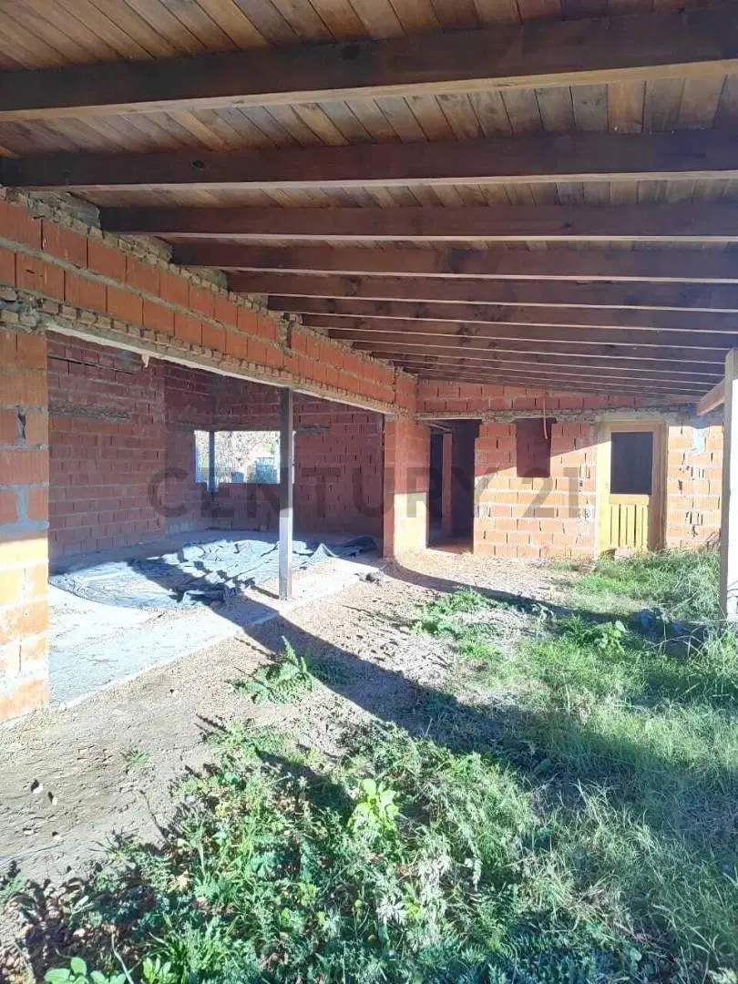 CASA EN CONSTRUCCION EN VENTA, CON AMPLIO TERRENO EN MAGGIOLO 3