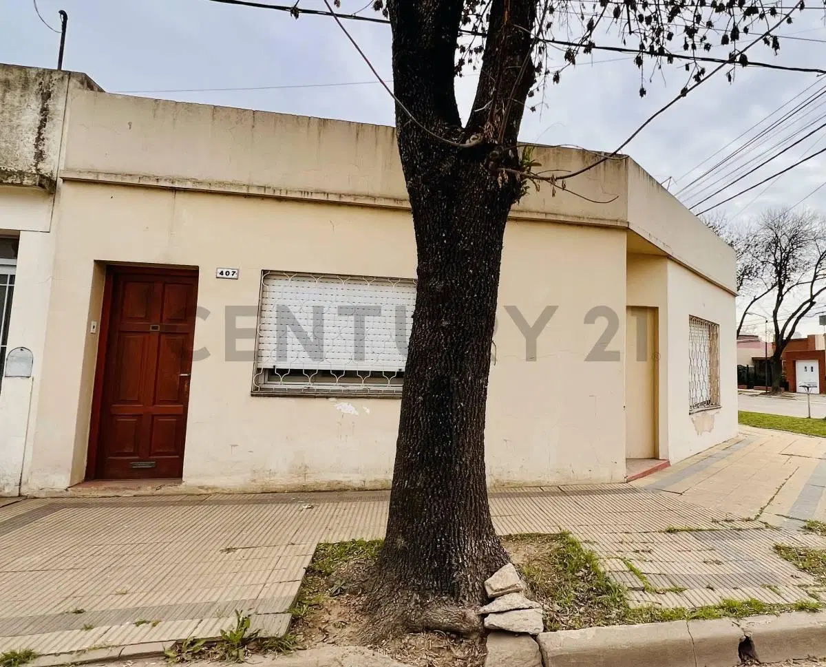 Casa de dos dormitorios-Esquina España y Pueyrredón Venado tuerto 3