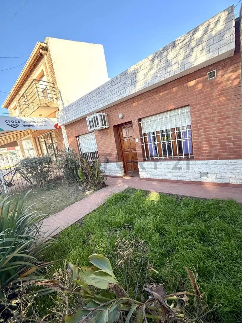 IMPECABLE CASA LISTA PARA MUDARSE | 2 dormitorios, amplio patio y doble cochera 4