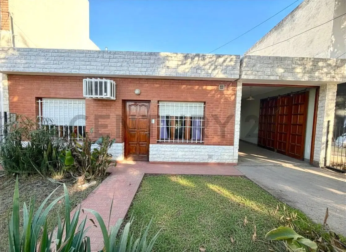 IMPECABLE CASA LISTA PARA MUDARSE | 2 dormitorios, amplio patio y doble cochera 3