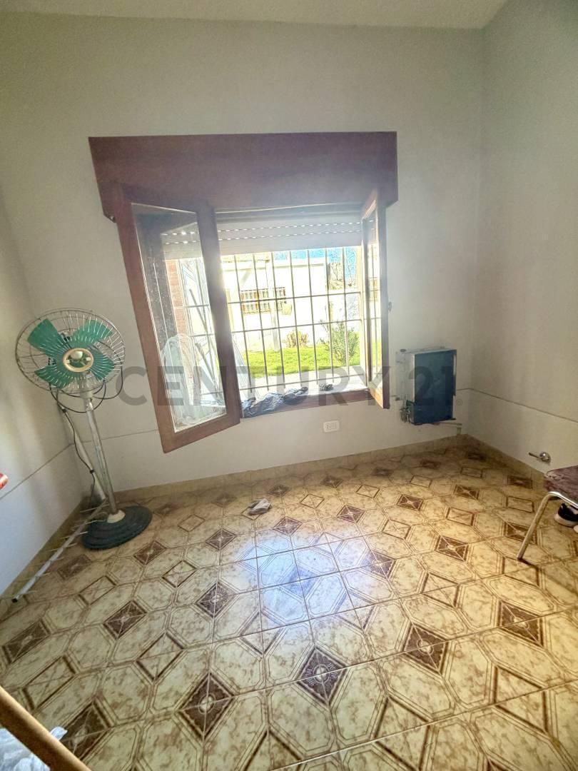 Foto de IMPECABLE CASA LISTA PARA MUDARSE | 2 dormitorios, amplio patio y doble, imagen 1