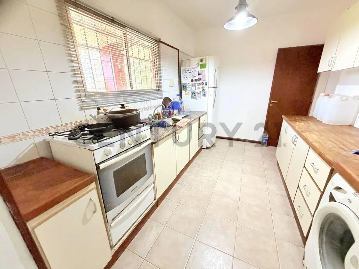 Casa en venta - Oportunidad sobre Avenida Chapuis 2