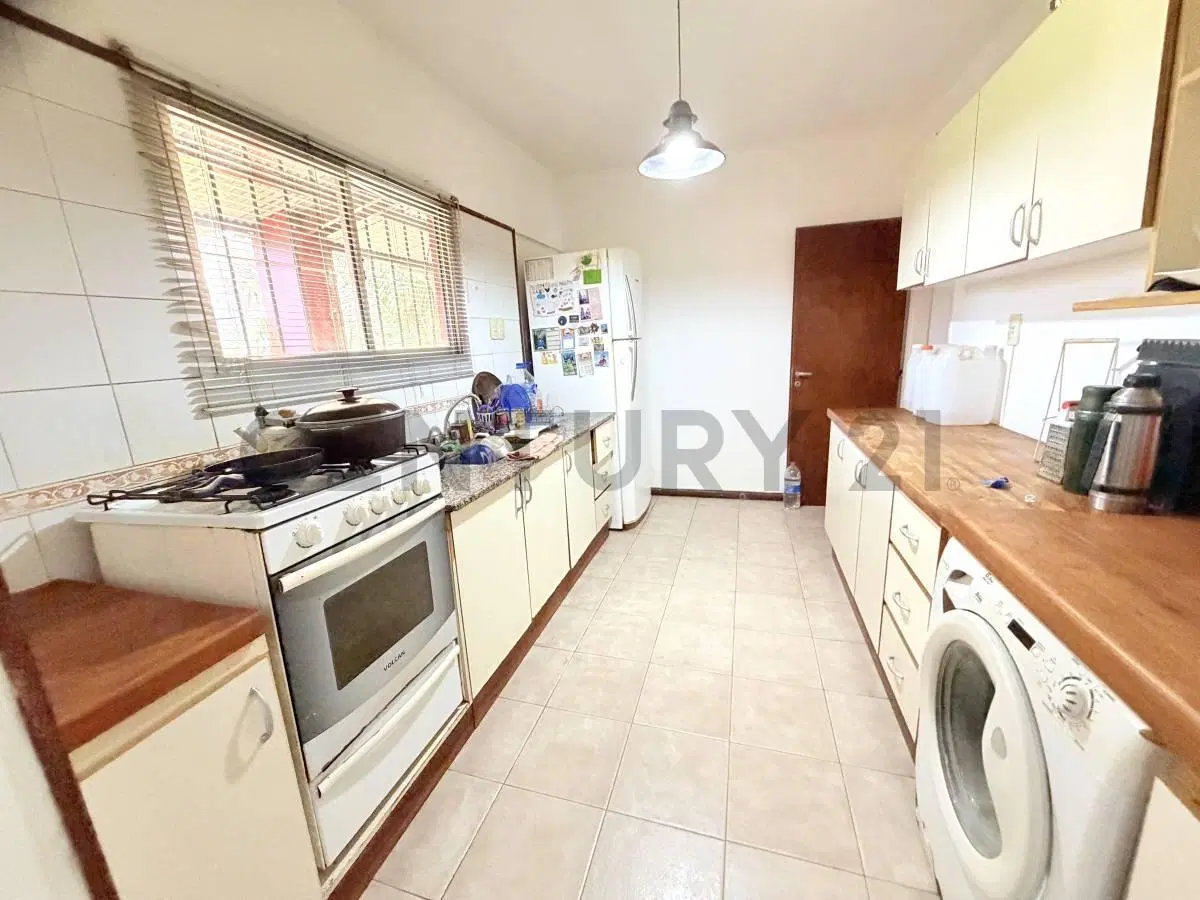 Casa en venta - Oportunidad sobre Avenida Chapuis 8